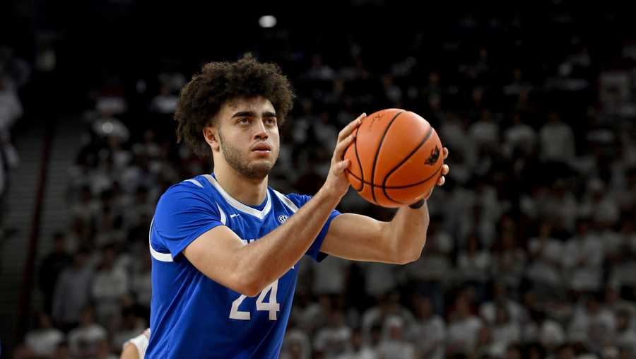 Kentucky center Malachi Moreno (24) shoots a free throw against Arkansas during an NCAA college basketball game Saturday, Jan. 31, 2026, in Fayetteville, Ark. (AP Photo/Michael Woods)