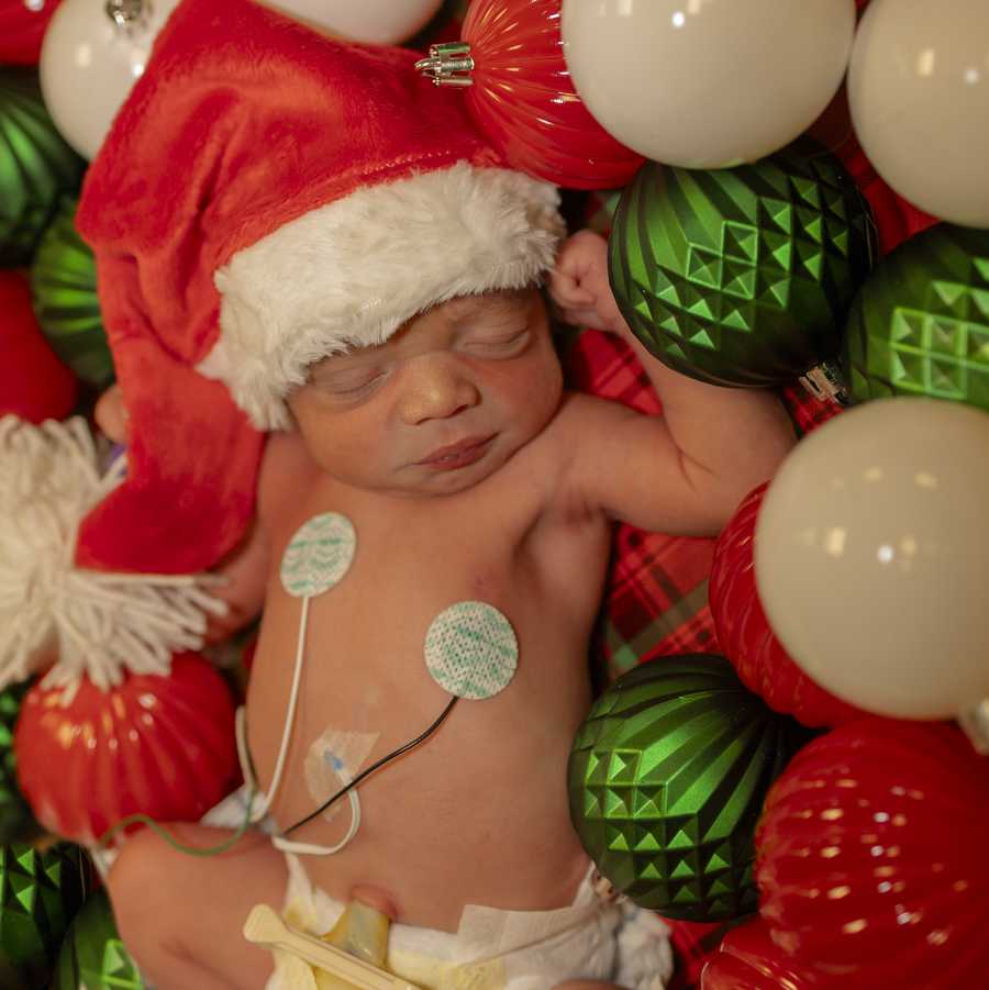nicu baby christmas shoot 2025