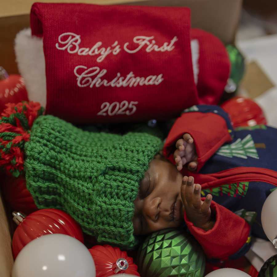 nicu baby christmas shoot 2025