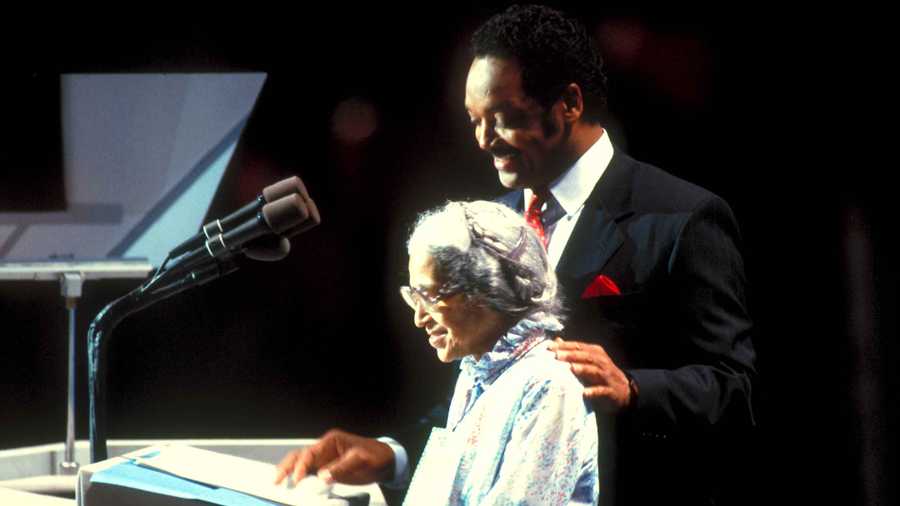 Civil rights veteran Rosa Parks addressing Dem. Natl. Convention, w. Jesse Jackson by her side.    (Photo by Dirck Halstead/Getty Images)