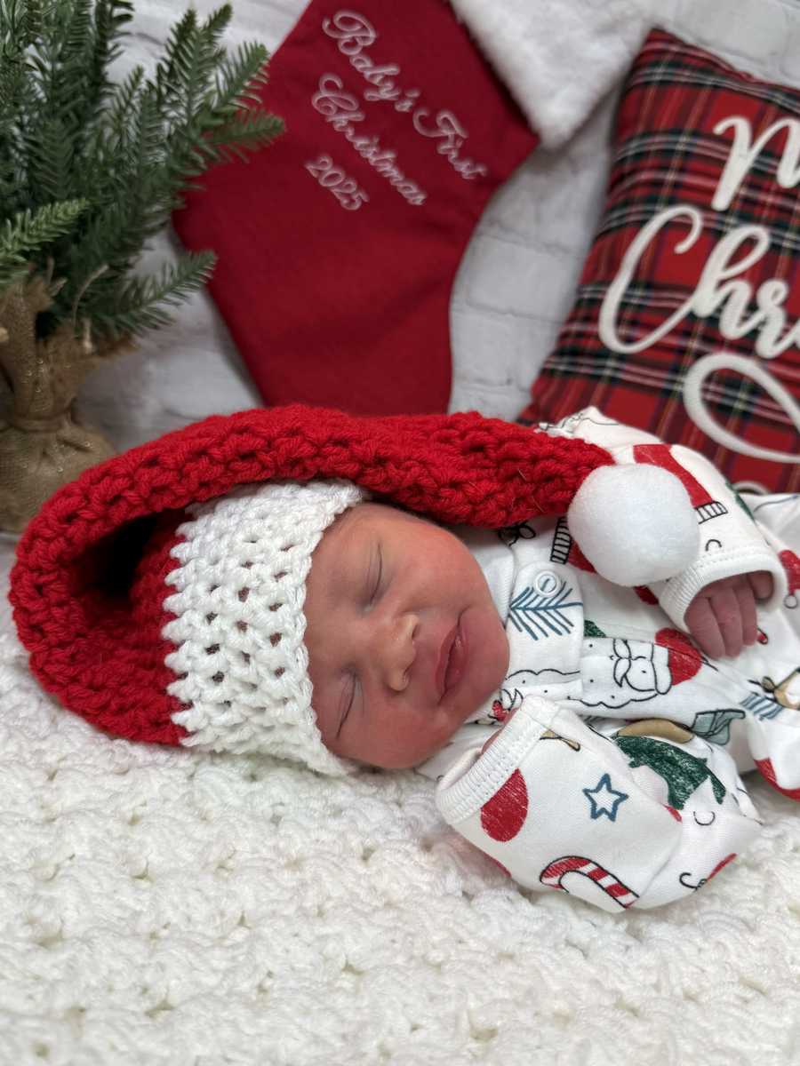 newborn baby christmas shoot 2025