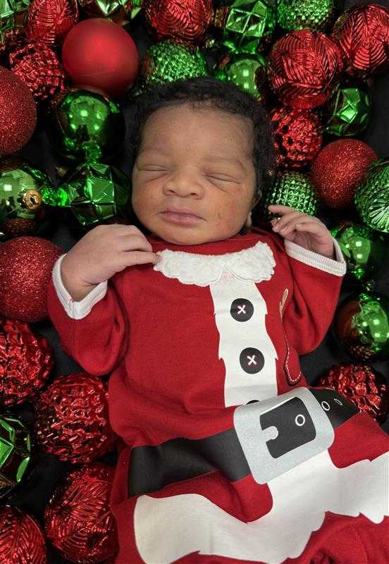 newborn baby christmas shoot 2025