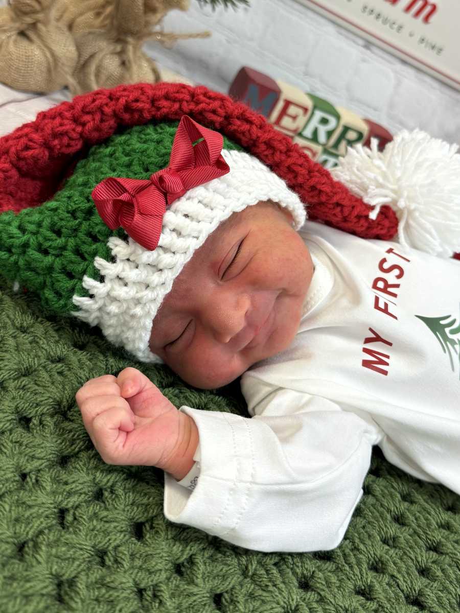 newborn baby christmas shoot 2025