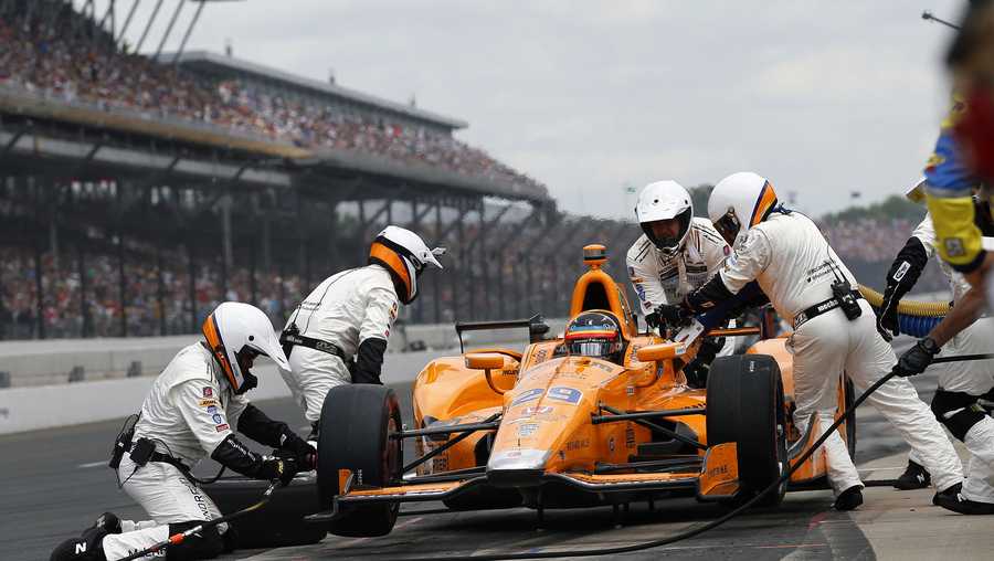 Fernando Alonso, of Spain, makes his first pit stop during the running of the Indianapolis 500 auto race at Indianapolis Motor Speedway, Sunday, May 28, 2017, in Indianapolis. (AP Photo/Sam Riche) 